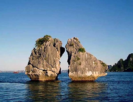 越南下龙湾•迷宫仙境•河内胡志明陵 四天三晚游【纯玩0购