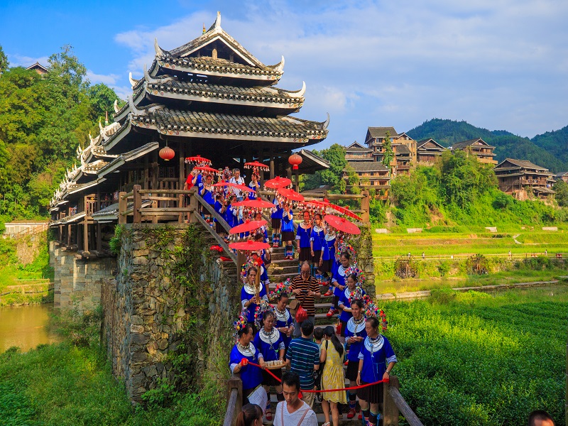 <b>【广西全景12天游】德天跨国瀑布•通灵峡谷•巴马长寿村•北海银滩•涠洲岛•柳州三江 程阳八寨•坐妹•程阳风雨桥•桂林山水•漓江阳朔12天</b>