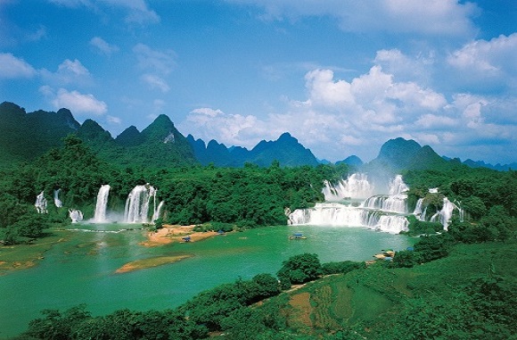 <b>【广西真好玩5天游】桂林山水•漓江阳朔•德天跨国瀑布•通灵峡谷5天4晚游</b>