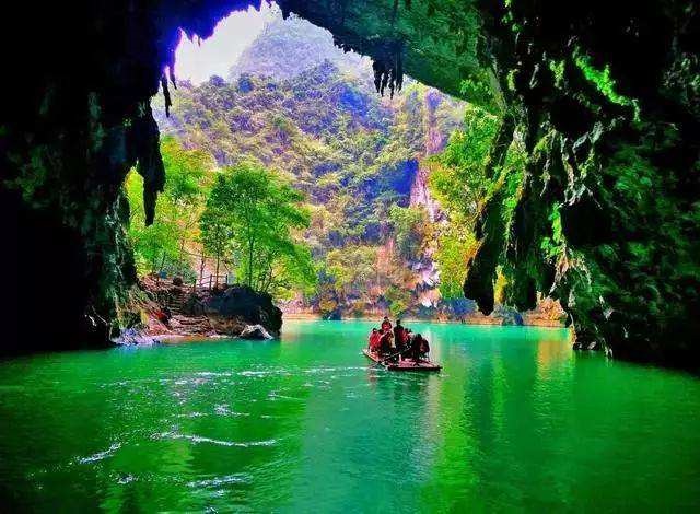 <b>德天跨国瀑布•鹅泉•通灵大峡谷•浩坤湖•凤山三门海 4天3晚游【2人-8人小团】</b>