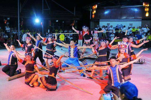 <b>德天跨国瀑布•明仕田园•通灵大峡谷•巴马长寿村•仁寿源•长桌宴•篝火晚会 3天2晚游【无购物店】</b>