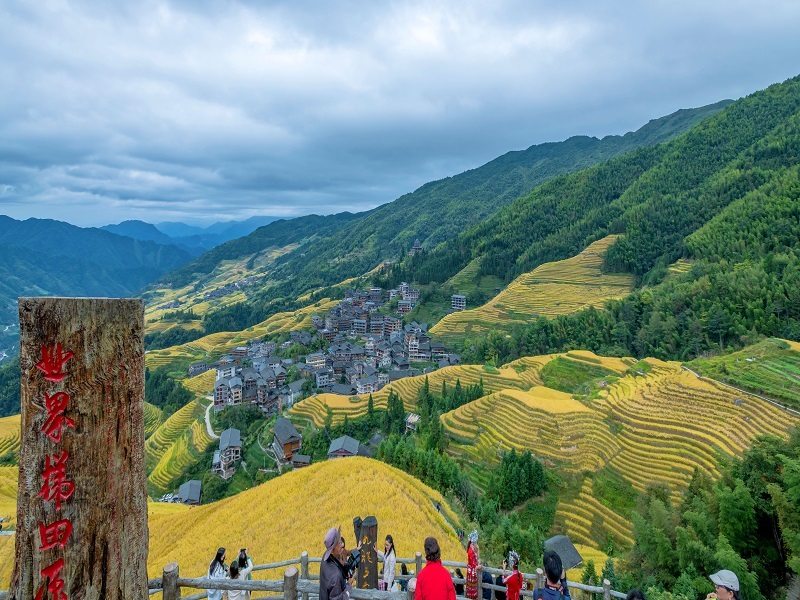 <b>【广西遇见全景11天游】德天跨国瀑布•通灵峡谷•北海银滩•涠洲岛•五彩滩 桂林山水•象鼻山•漓江阳朔•龙脊梯田•银子岩11天全景游</b>