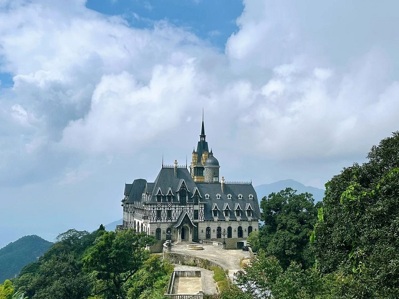 三岛小镇古教堂